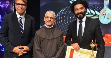 خالد النبوي يحصد جائزة أفضل ممثل في مهرجان المركز الكاثوليكى عن فيلم "قمر 14"