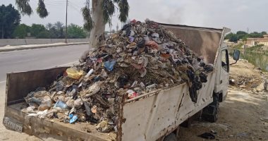 محافظ الإسماعيلية يتابع جهود رفع القمامة وصيانة الإنارة العامة.. صور