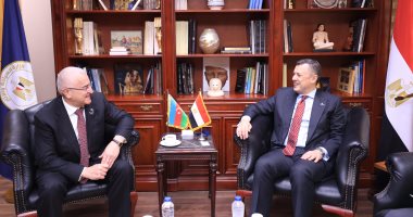 عيسى يستقبل سفير أذربيجان لبحث سبل تعزيز التعاون فى مجال السياحة والآثار