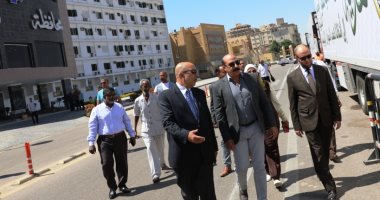 محافظ أسوان يتفقد القافلة الإغاثية الغذائية لصالح الوافدين السودانيين