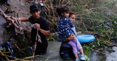 مهاجرون يحاولون عبور نهر ريو برافو.. وأمريكا تنشر 24 ألف عنصر أمن على الحدود