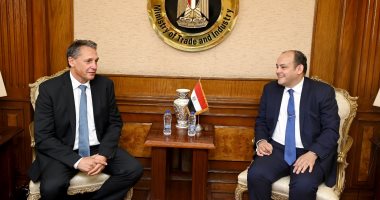 وزير الصناعة: الحكومة حريصة على تشجيع شركات السيارات العالمية للاستثمار فى مصر