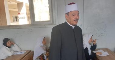 رئيس "سوهاج الأزهرية" يتفقد امتحانات الشهادتين الابتدائية والإعدادية بمركز دار السلام
