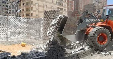 إزالة 6 حالات بناء مخالف بحي المنتزه ثان في الإسكندرية