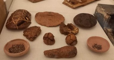 مراحل تصنيع الخبز في مصر القديمة بالمتحف القومى للحضارة.. صور