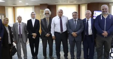 محافظ الوادي الجديد يلتقى وفد النقابة العامة للأطباء واتحاد القبائل العربية 