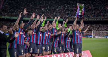 برشلونة يحتفل بلقب الدوري الإسباني ويودع بوسكيتس.. فيديو