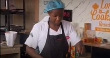 قرابة 100 ساعة.. نيجيرية تحطم الرقم القياسى فى الطهى المستمر "فيديو"