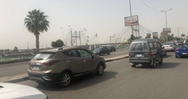 النشرة المرورية.. كثافات مرتفعة للسيارات بطرق القاهرة والجيزة