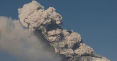 ثوران بركان جبل "أناك كراكاتو" غربى إندونيسيا