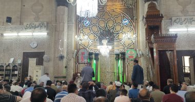 توافد مئات المصلين على مسجد المرسى أبو العباس بالإسكندرية لصلاة الجمعة.. صور