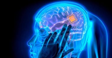 "FDA"  توافق على أول تجربة بشرية لزرع شريحة داخل المخ وتوصيلها بالكمبيوتر