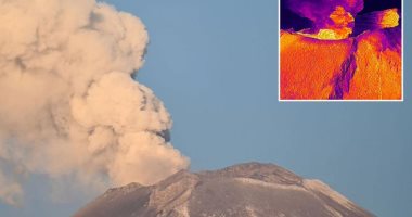 درون ترصد تطاير الرماد من بركان "بوبو" والسكان يترقبون الثوران.. فيديو