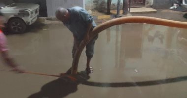 سحب تجمعات مياه الأمطار فى أبو قرقاص وفتح الطرق وصيانة الأعطال ببنى مزار