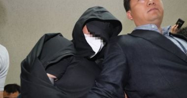 الشرطة الكورية الجنوبية تعتقل متهما بفتح باب طائرة قبل هبوطها.. صور