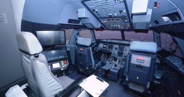 تجربة طوارئ افتراضية لإخلاء طائرة بأكاديمية مصر للطيران للتدريب.. فيديو وصور     