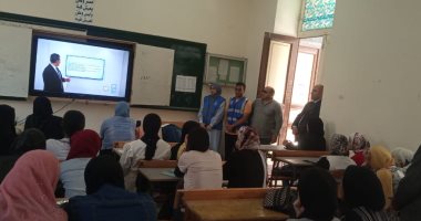 إقبال طلاب الثانوية العامة على المراجعات النهائية لحياة كريمة بكفر الشيخ
