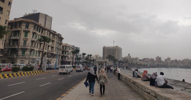 أمطار خفيفة وموجة حارة ترابية فى الإسكندرية.. صور