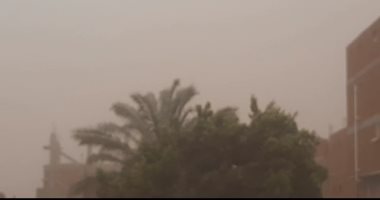 عاصفة ترابية تضرب الإسماعيلية.. وانتظام الملاحة فى قناة السويس.. صور