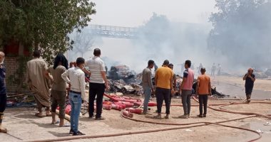اندلاع حريق فى محيط مصنع أوراق ببنى سويف.. صور