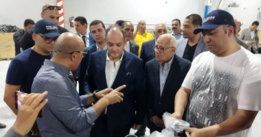 وزير الصناعة يشيد بمصنع إطارات السيارات في بورسعيد 