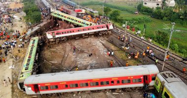 سلاح الجو الهندى ينشر مروحيات لإجلاء القتلى والمصابين جراء حادث تصادم القطارات
