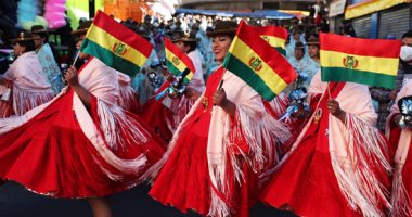 ملابس ملونة ورقصات فولكلورية.. فعاليات كرنفال بوليفيا السنوى