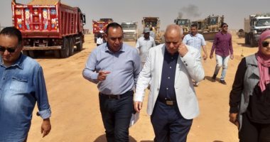 مسئولو "الإسكان" يتفقدون أعمال تمهيد الطرق بمداخل منطقة "الرابية" بمدينة الشروق