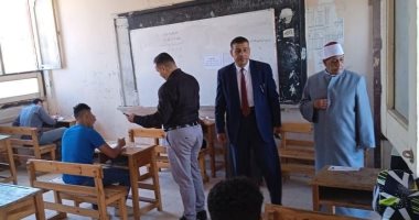 المشرف العام على الامتحانات بالإسكندرية يتفقد لجان الثانوية الأزهرية