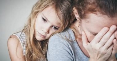4 نصائح للأم للتخلص من نوبات غضبها على طفلها.. منها خلق علاقة قوية معه