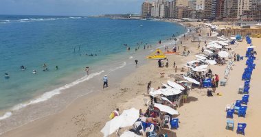 رفع الرايات الخضراء على شواطئ الإسكندرية ونسبة الإشغال 15% بالقطاع الشرقى