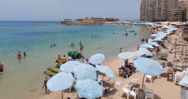 "السياحة والمصايف" بالإسكندرية: شاطئ ميامى الأكثر إقبالا بنسبة إشغال 75%