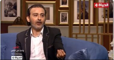 أحمد عزمي يبكي .. طلب من أمه الراحلة السماح وفكر فى الانتحار (فيديو)