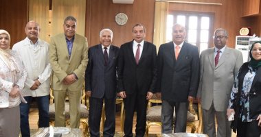 رئيس جامعة بنى سويف يستقبل لجنة قطاع الألسن والآداب بالمجلس الأعلى للجامعات