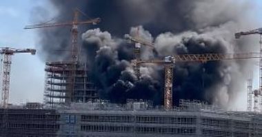 اندلاع حريق ضخم فى أحد مواقع البناء بهامبورج الألمانية وسط دوى انفجارات.. فيديو