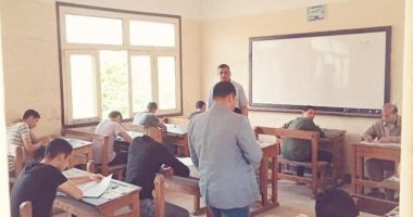 المشرف العام على امتحانات الأزهر بالإسكندرية يتفقد لجان الامتحانات 