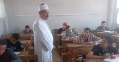 رئيس سوهاج الأزهرية يتفقد لجان امتحانات الثانوية بمجمع معهد الروافع الابتدائى