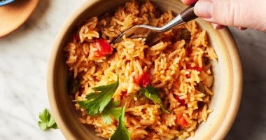 طريقة عمل الأرز المكسيكي اللذيذ.. عشان أطفالك ما يحسوش بالملل