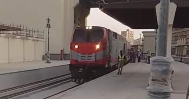 بدء دخول قطارات السكة الحديد لمحطة صعيد مصر.. صور 