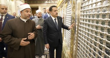 رئيس وزراء العراق يزور مسجد الحسين ويلتقى الجالية العراقية.. صور وفيديو