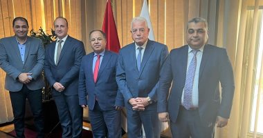 محافظ جنوب سيناء يبحث مع وزير المالية دعم المحافظة ويناقشان الموضوعات المشتركة