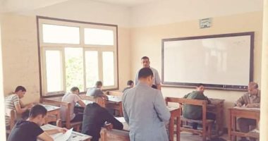 طلاب قسم العلمى بالثانوية الأزهرية بالإسكندرية يؤدون امتحان الأدب والنصوص 