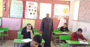 مدير المنطقة الأزهرية يستهل متابعاته لامتحانات الثانوية بلجان الإسماعيلية