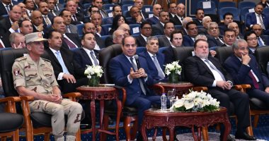 الرئيس السيسي يستمع لشرح تفصيلى عن تشغيل محطة "تحيا مصر" متعددة الأغراض