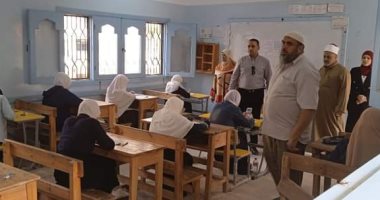 طلاب أدبى الثانوية الأزهرية بالإسكندرية يؤدون امتحان مادة التفسير