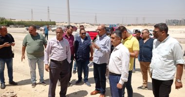 رئيس "جهاز 15 مايو" يتفقد مشروعات التطوير ومحاور الطرق بالمدينة 