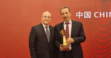 جهاد أبو حشيش وكاتبان عربيان يفوزون بجائزة للمُساهمة الخاصة للكتب الصينية