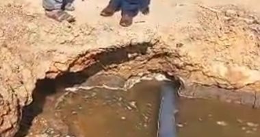 إصلاح كسر بماسورة مياه بقرية المحرص بمركز ملوي في المنيا