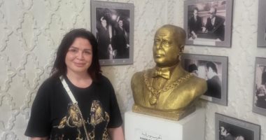 إلهام شاهين تزور قبر الرئيس التونسي الراحل الحبيب بورقيية.. صور – البوكس نيوز