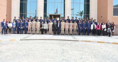 أعضاء هيئة التدريس وطلبة الأكاديمية العسكرية في زيارة لجامعة القاهرة الجديدة